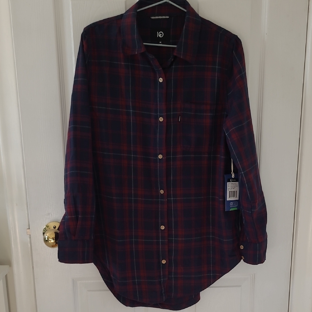 tentree Women's Plaid Button Down Shirt - Navy and Red